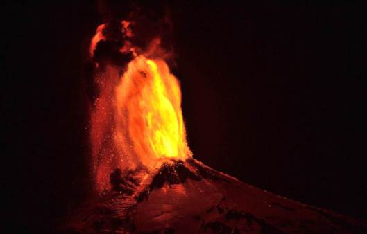 150304-chile-volcano-05.nbcnews-ux-1040-700